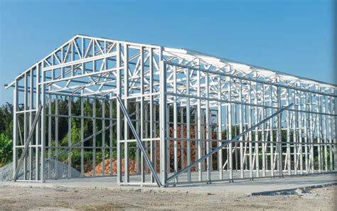 Di pasaran harga kanopi baja ringan ini bervariasi, mulai dari rp 300 ribuan per meter persegi hingga rp 600 ribu untuk setiap meter persegi tergantung model dan bahan yang digunakan. Perbedaan Biaya Pasang Atap Rangka Baja Ringan Dengan ...