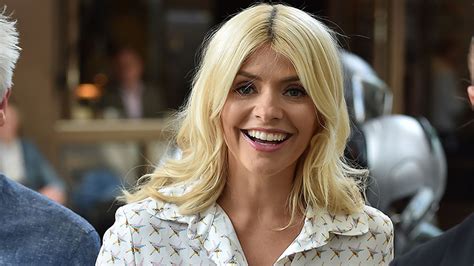 Holly Willoughby Stuns On Barbados Beach In Embroidered Kaftan Hello