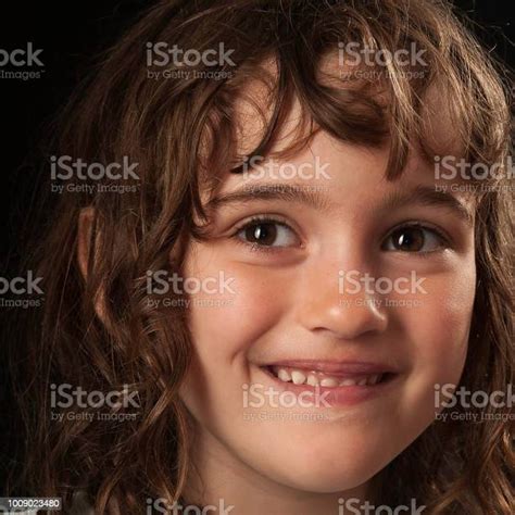 6 歳の少女の肖像画 1人のストックフォトや画像を多数ご用意 1人 6歳から7歳 アメリカ合衆国 Istock