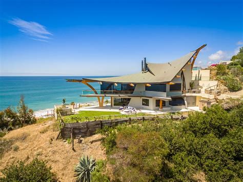 There's a reason so many movie stars flock to malibu, california. Stunning architectural home in ideal Malibu location ...