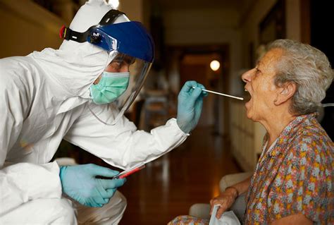Cdc Panel Advises That Health Care Workers Nursing Home Residents Receive Covid Vaccines