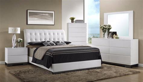 Crown Mark Furniture Avery Modern White Queen Size