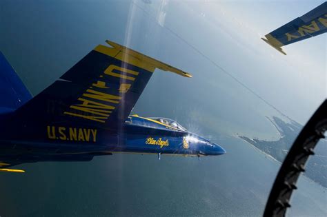What It S Like Flying With The Us Navy S Elite Blue Angels Business Insider