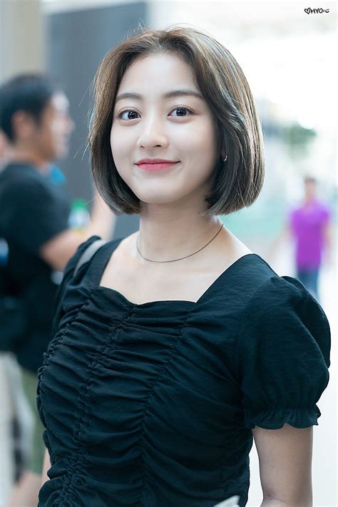 Let your haircut planning commence! Here Are 20 Times TWICE's Jihyo Rocked Gorgeous Short Hair ...