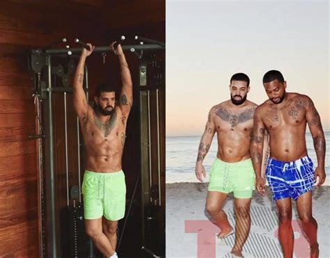 Omg Have You Heard Drake Celebrates Hard Work By Flexing His Chiseled Abs In New Shirtless