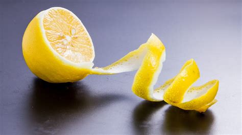 Surprising Health Benefits And Uses Of Lemon Peels Chegospl