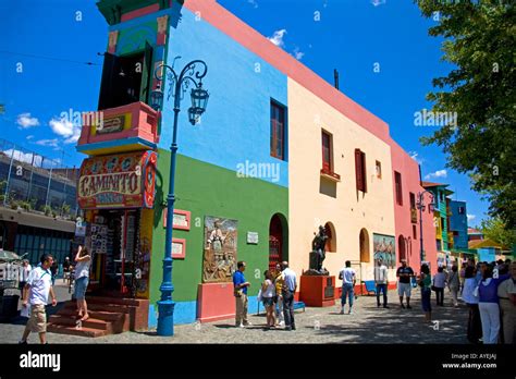 Los Coloridos Edificios En El Caminito En El Barrio De La Boca Buenos