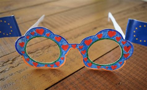 Auf dieser vorlage befinden sich zwei brillen. Brillen Bastel Vorlage : Diy Mit Kind Vr Brille Basteln ...