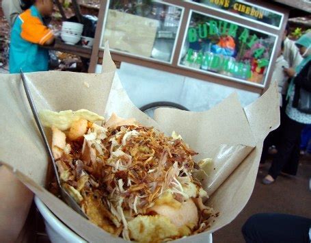 Bubur ayam berikut ini berlokasi di portal belakang perumahan villa duta. Rekomendasi Restoran: Nyam! Hangat Gurih Bubur Ayam Enak untuk Sarapan Pagi