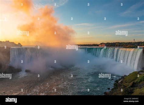 Sunrise At Niagara Falls View From The Canadian Side Stock Photo Alamy