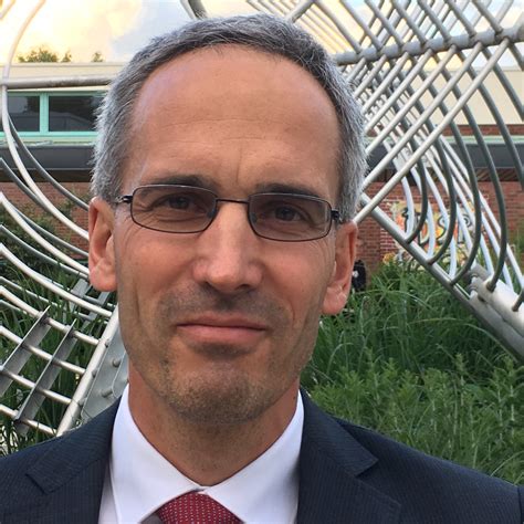 L'autorité des marchés financiers (amf) veille à la protection de l'épargne, à l'information des investisseurs et au bon fonctionnement des marchés . Frank Halama - Chief Financial Officer (CFO) - Mercedes ...