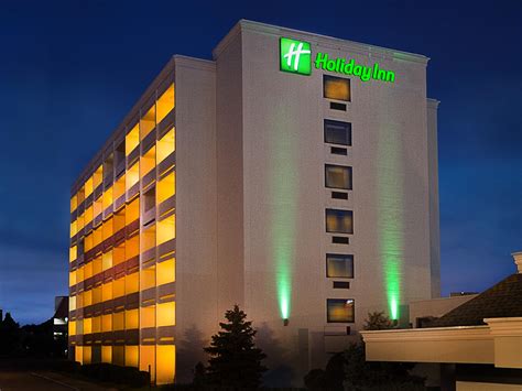 Motel chain, it has grown to be one of the world's largest hotel chains, with 1,173 active hotels and over 214,000 rentable rooms as of september 30, 2018. Hotels near St. Louis Zoo And Forest Park | Holiday Inn St ...