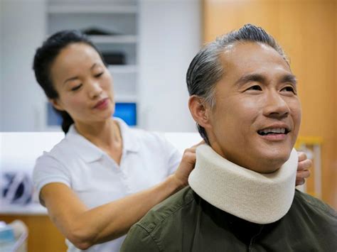 Broken Neck Causes Treatment And Recovery Times