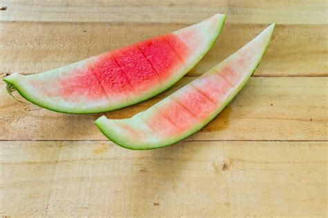 Undoubtedly, yes, cats can eat watermelon. Can Dogs Eat Watermelon Rind the Green Part? - DOG n DOGS