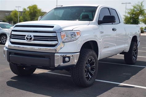 Certified Pre Owned 2017 Toyota Tundra 4wd Sr5 4wd Crew Cab Pickup