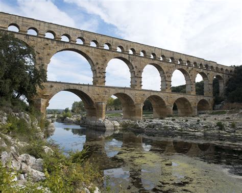 Le Pont Du Gard Un Aqueduc Vieux De Deux Mille Ans Qui Nous Surprend