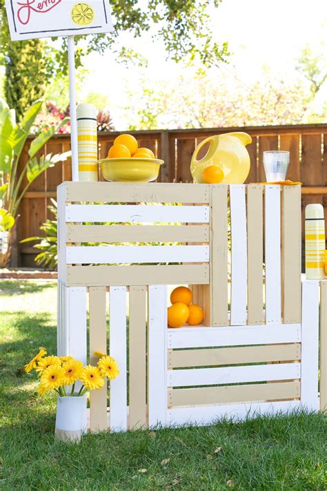 This diy lemonade stand is super easy to make and tons of fun for the kids to enjoy. DIY Lemonade Stand (Easy Tutorial!) in 2020 | Diy lemonade ...