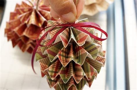 The craft train made some paper angels that were hard not to fall in love with. DIY Paper Christmas Ornaments - DIY Inspired