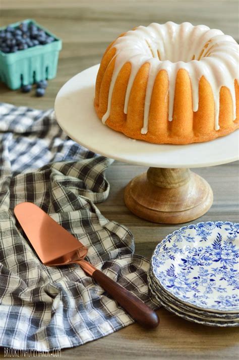 From the world's best blueberry muffins to meals so good you'll want to elope with them, learn how members are utilizing this service to make healthy eating easier. Simple Buttermilk Bundt Cake
