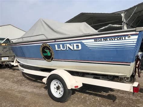1989 18 Ft Lund Boat 90 Hp Outboard Motor And Trailer Offsite Bay