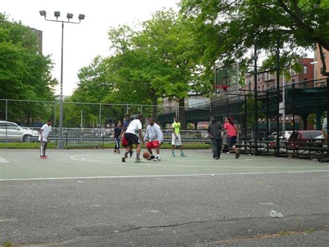 I 10 Migliori Playground Di New York Dove Giocare A Basket