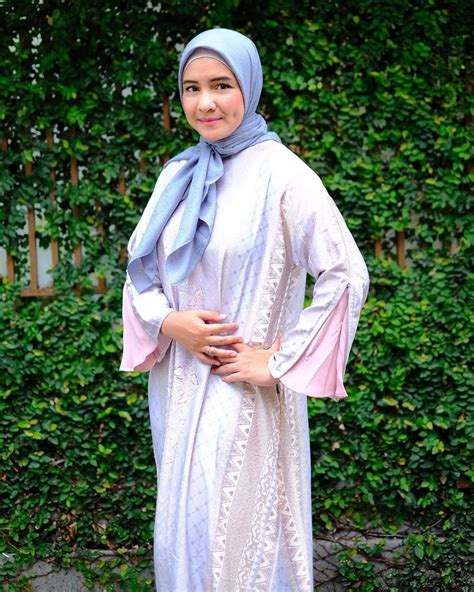 10 Ide Fashion Hijab Intan Nuraini Anggun Dan Stylish Dengan Gamis
