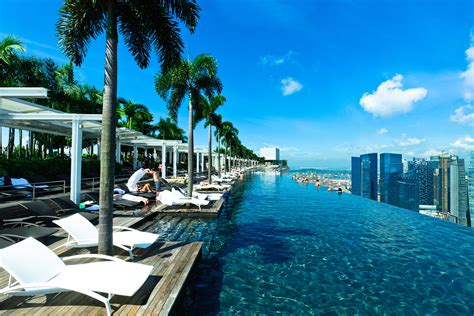 The platform itself is longer than the the marina bay sands skypark pool was built by innovez sports technologies. The 10 Best Infinity Pools in the World - Le Bon Lifestyle