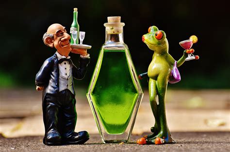 무료 이미지 포도주 단 귀엽다 동상 녹색 색깔 음주 개구리 노랑 장난감 웨이터 알코올 칵테일 무화과 작은 입상 이상한 액션 피규어 인물