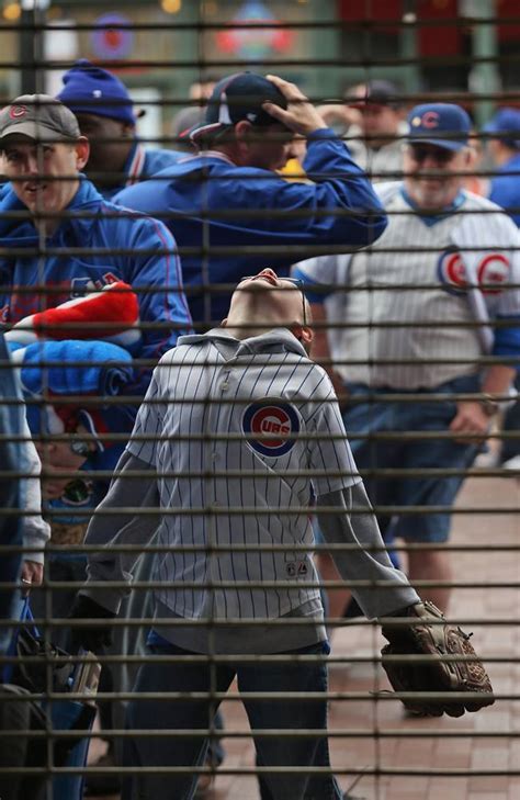 Xm Mlb Chat Fans Wait To Enter Cubs Opening Day