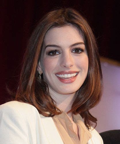 Anne Hathaway Straight Hairstyles Medium Short Hair Styles Shoulder