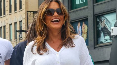 Law And Order Svus Mariska Hargitay 58 Takes The Plunge In Swimsuit