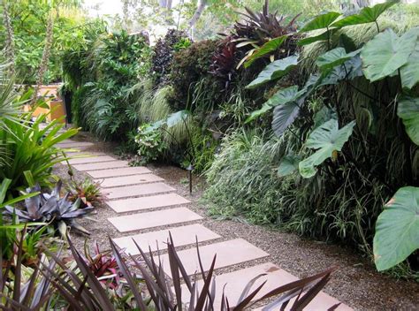 10 Beautiful Gardens With Tropical Plants Decoist