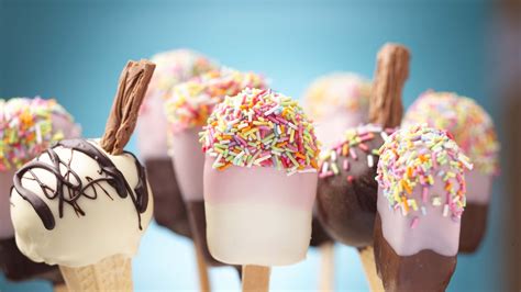 If you have minimal camping supplies, sometimes all you need is a stick, a campfire, and the right ingredients to make the perfect camping food. Wallpaper ice cream, cake pops, delicious, chocolate ...