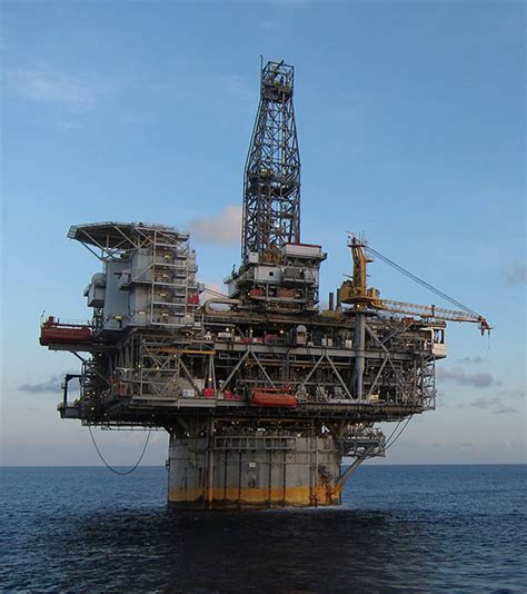 Why Are There Oil Rigs In The Ocean The Sutr Ocean