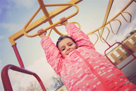 The Trend Of Riskier Playgrounds Is An Absurd Idea Savvymom