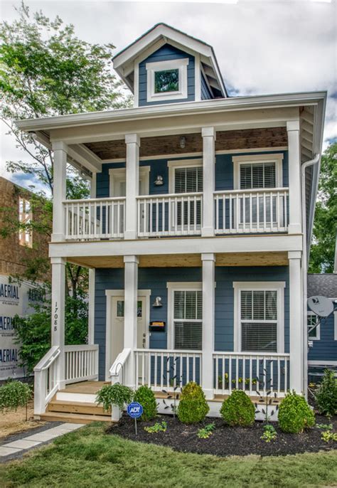 17 Famous 2 Story Houses With Porches