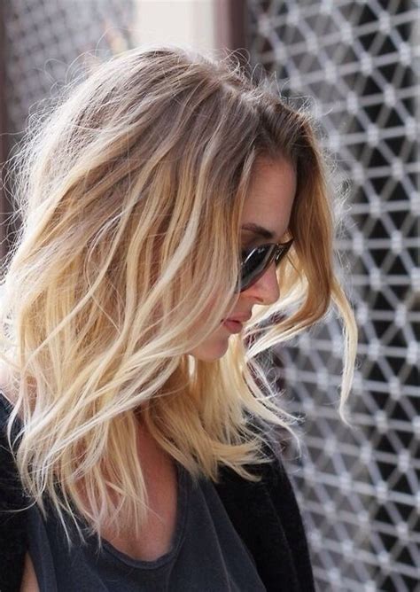 Give it extra bounce in the back with an undercut and bring out the crown volume using a deep part and side fringe. 23 Best New Hairstyles for Fine Straight Hair - PoPular ...