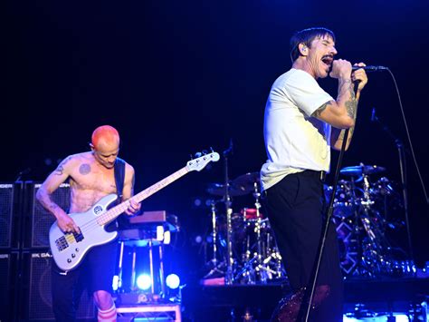 Red Hot Chili Peppers To Perform At The Great Pyramids Of Giza Canoecom