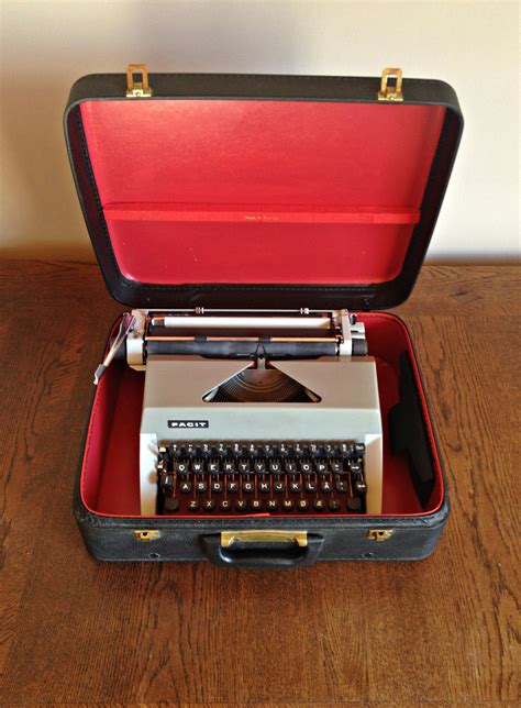 Facit typewriter Working typewriter Portable typewriter Swedish typewriter QWERTY Facit typing ...