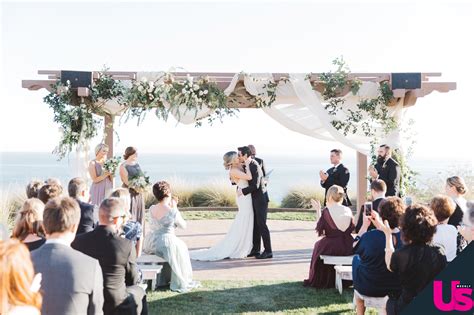 Ali Fedotowsky Marries Kevin Manno In Beachside Wedding Photos Us Weekly