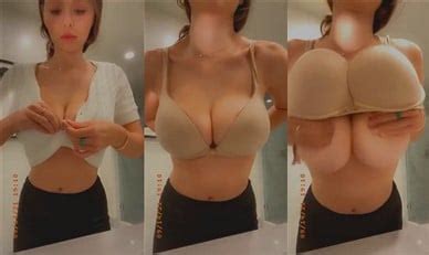 Sophie Mudd Topless Boobs Tease Onlyfans Video Leak