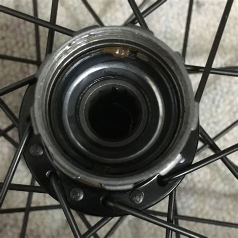 Bei drehrichtungsumkehr, oder wenn die drehzahl des eigentlich anzutreibenden teils größer als die des treibenden teils ist. Freilauf auseinander nehmen? (Fahrrad, Mountainbike, MTB)