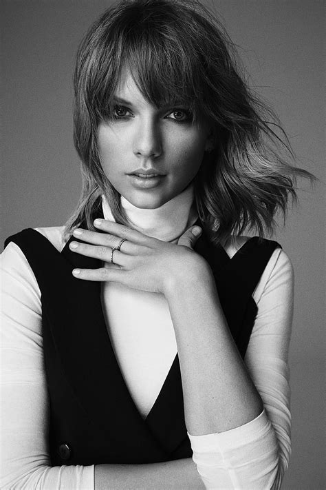 Taylor Swift Singer Women Hand On Chest Monochrome Celebrity Hd