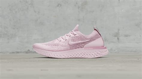« nafi gère sa santé avant tout » une piste sur laquelle nafi thiam changera forcément plusieurs fois de chaussures (nike), au gré des épreuves de son heptathlon. MODE: Nafi Thiam is het gezicht van de Nike Epic React sneaker