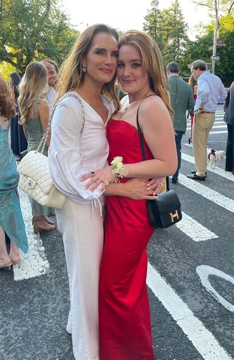brooke shields daughter rowan wears star s 1998 golden globes gown to prom au