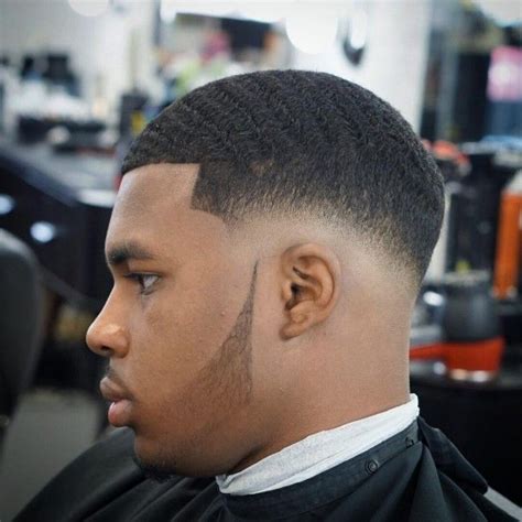 Le dégradé homme est un type de coupe dont la technique est de travailler progressivement la longueur des cheveux. Waves Coiffure Homme Blanc