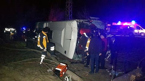 Felaket kaza Dolu yolcu otobüsü şarampole uçtu Çok sayıda ölü ve