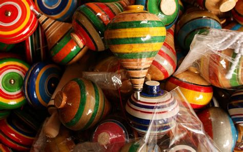 Para elegir un juguete sexual es necesario que tomes en cuenta qué material es de tu preferencia: Los juguetes tradicionales mexicanos más divertidos ...