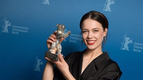 Filmpreis Berlinale 2020 Paula Beer Ist Beste Darstellerin