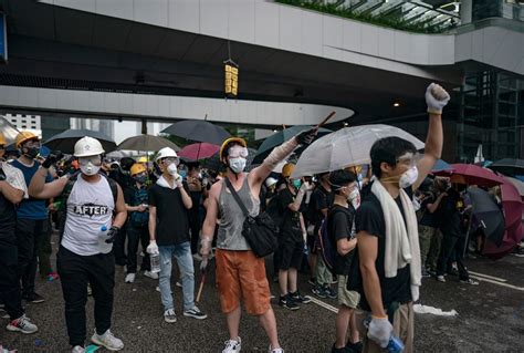 Hundreds Of Thousands Protest Peacefully Against Hong Kong Extradition